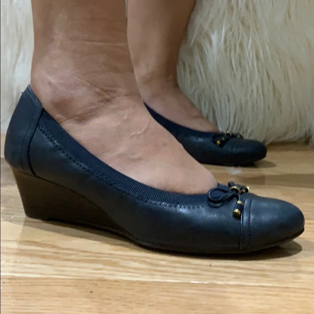 Shoes - Picture 3 of 8